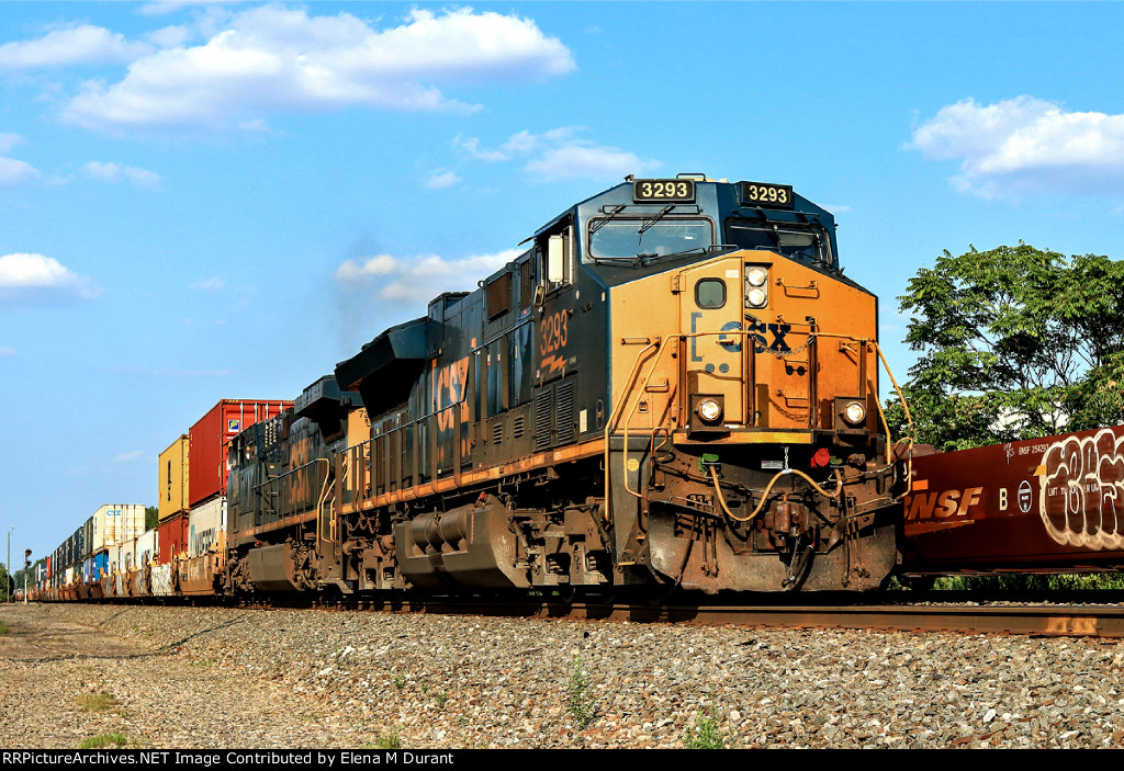 CSX 3293 on I-158